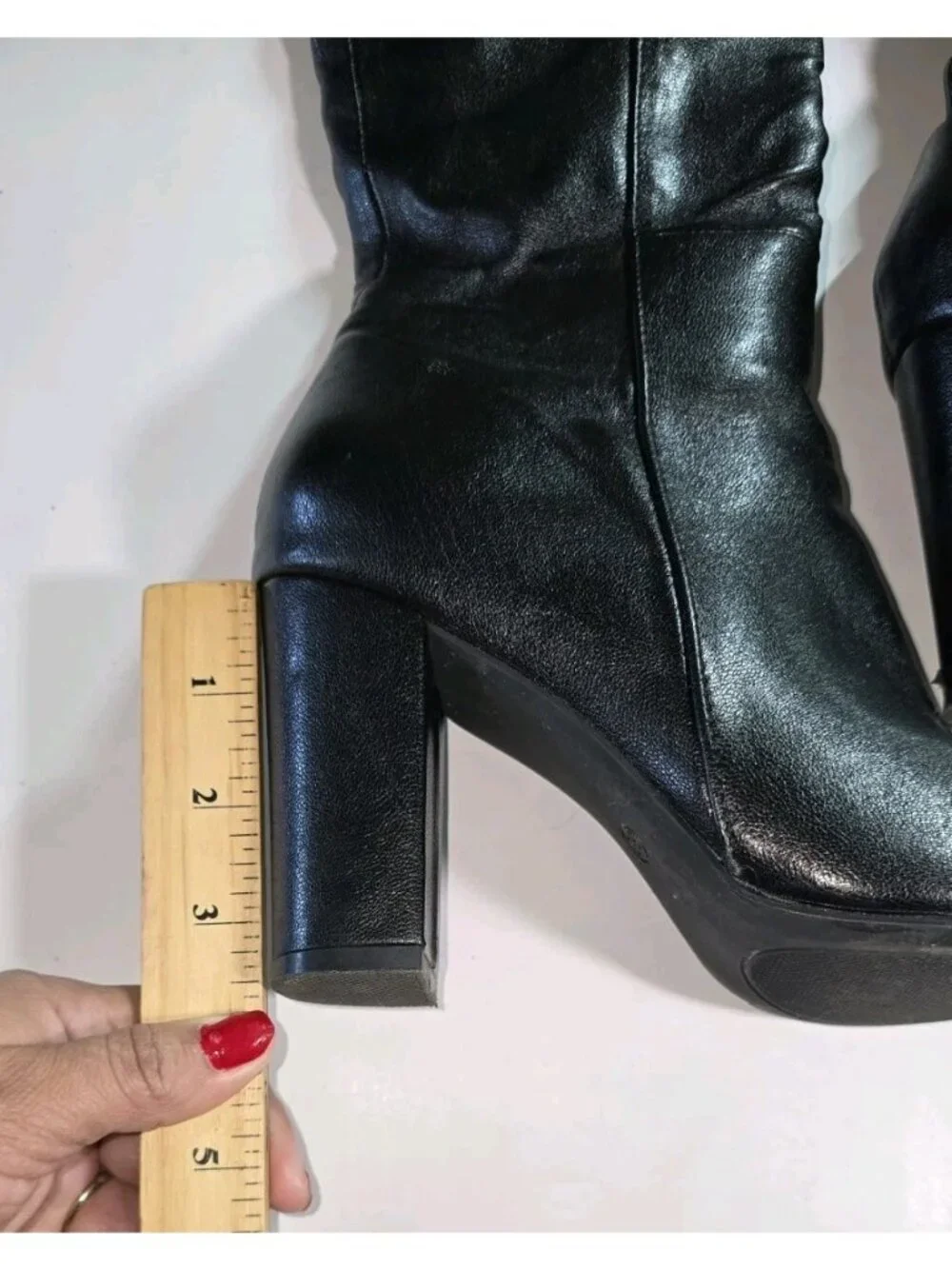 BLACK FAUX LEATHER KNEE-HIGH DRESS BOOTS w/BLOCK HEELS, SIDE ZIPPERS - 9
